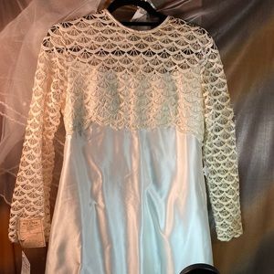 Max Dumm german wedding dress. 1968 never worn Lace has discolored 209 32” waist